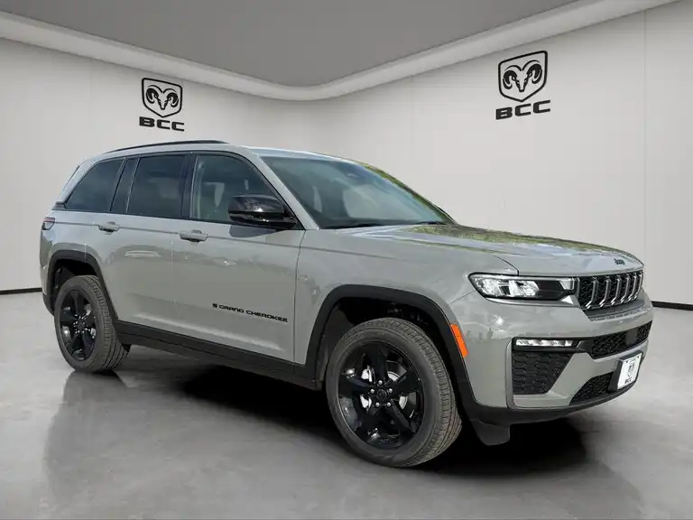 2027 Jeep Grand Cherokee Limited 4WD's photo