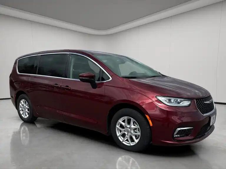 2023 Chrysler Pacifica Touring L's photo