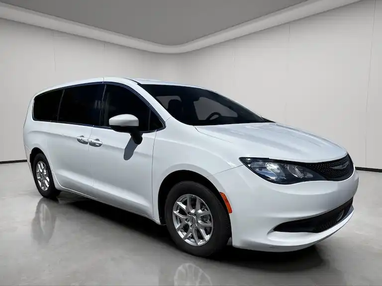 2023 Chrysler Voyager LX's photo