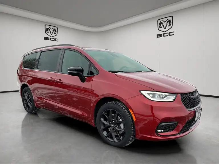 2026 Chrysler Pacifica Select AWD's photo