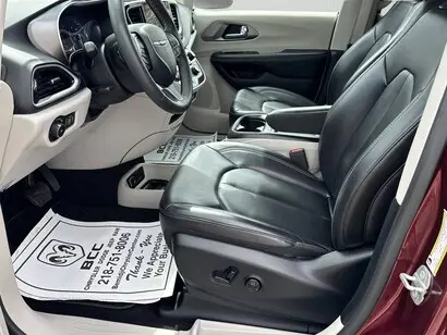 2023 Chrysler Pacifica Touring L photo 4