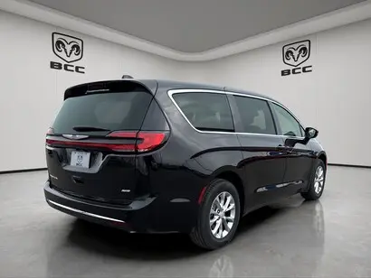 2026 Chrysler Pacifica Select AWD photo 3
