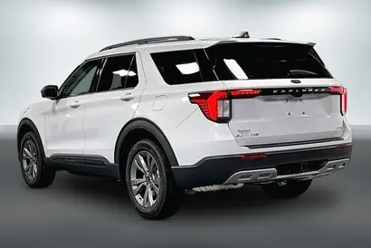 2026 Ford Explorer Active 4WD photo 3
