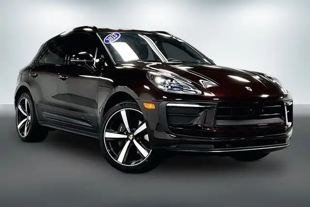 2023 Porsche Macan T's photo