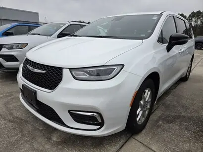 2025 Chrysler Pacifica Select photo 3