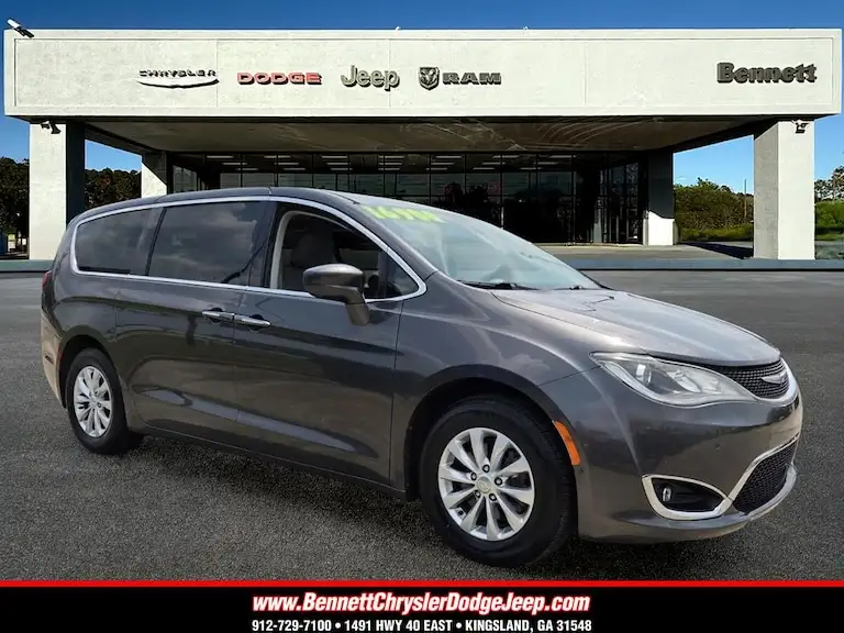2019 Chrysler Pacifica Touring Plus's photo