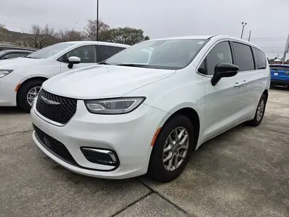 2025 Chrysler Pacifica Select photo 3