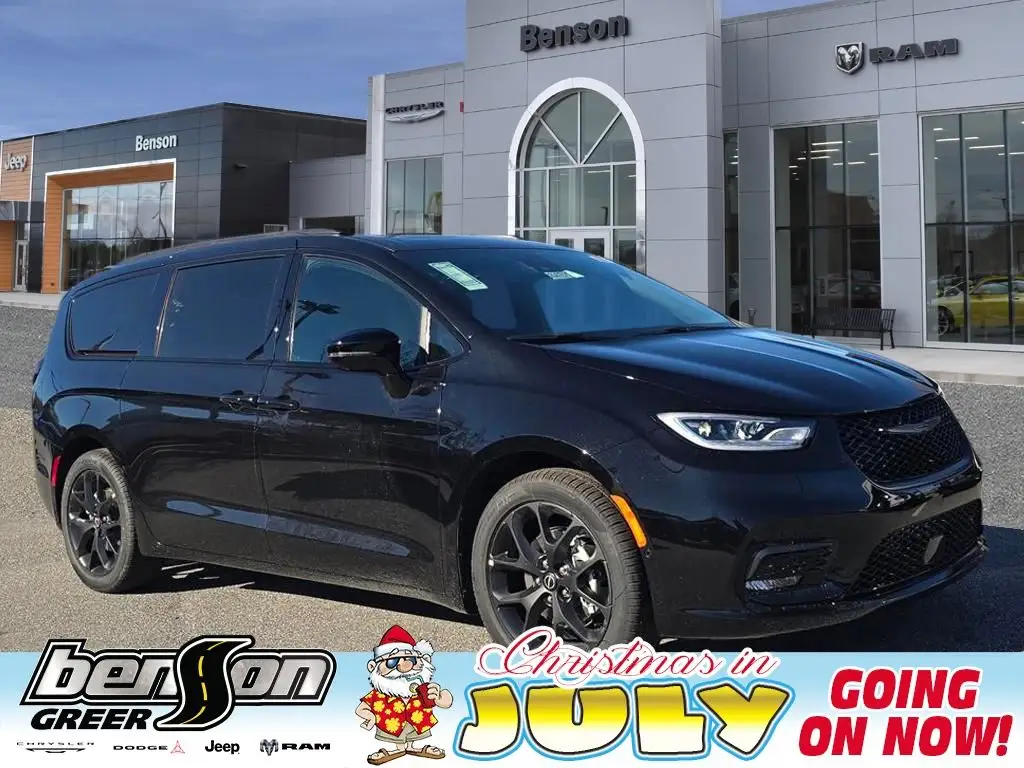 2026 Chrysler Pacifica Select photo 1