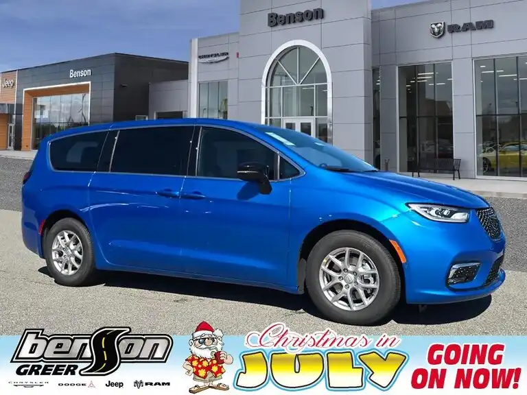 2026 Chrysler Pacifica Select's photo