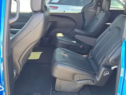 2026 Chrysler Pacifica Select photo 5