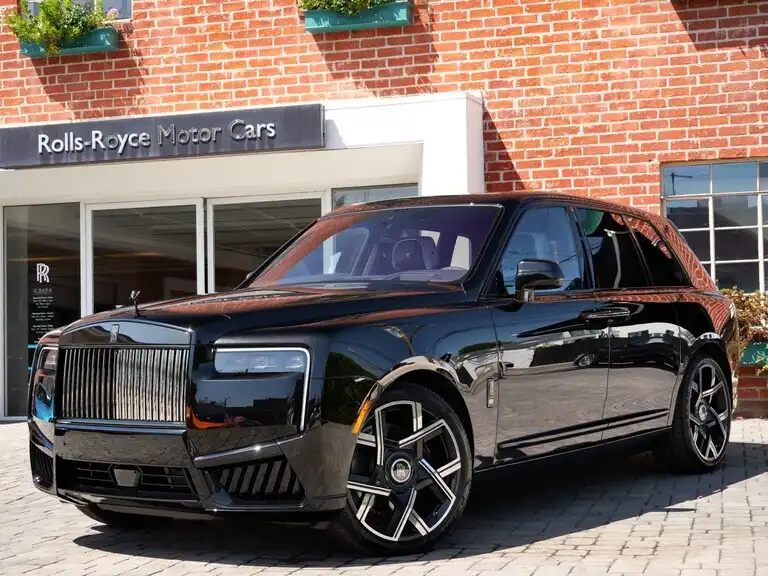 2027 Rolls-Royce Cullinan Black Badge's photo