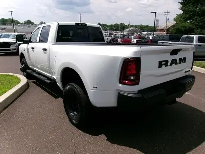 2026 RAM 3500 Tradesman 4WD Crew Cab LWB photo 4