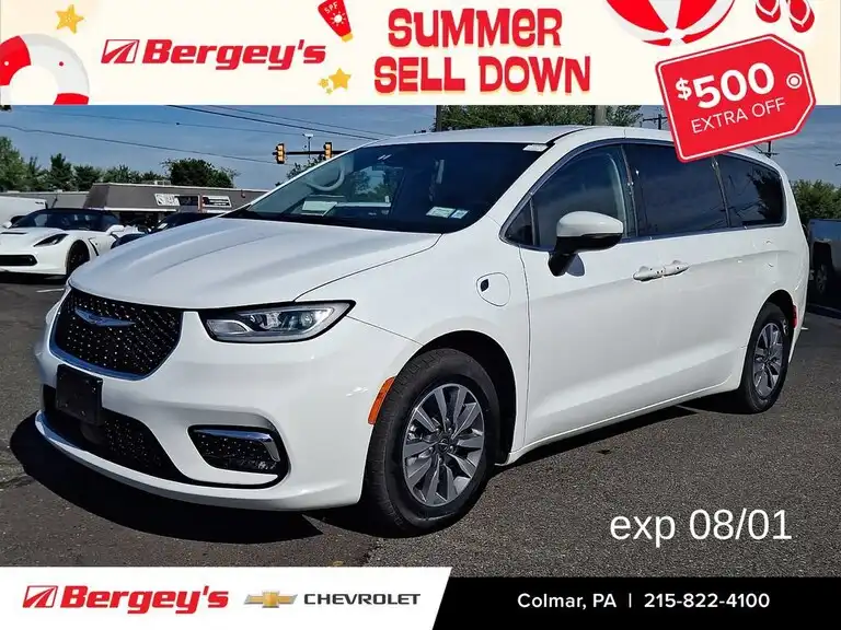 2023 Chrysler Pacifica Hybrid Touring L Hybrid's photo
