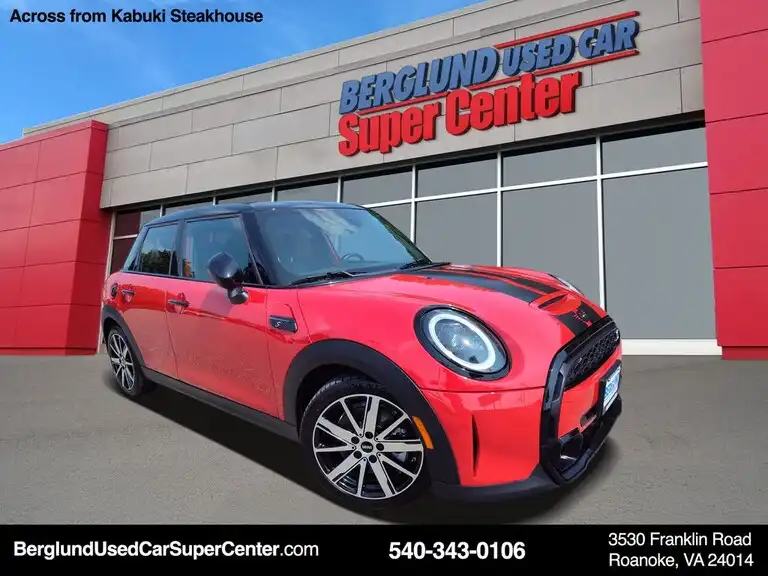 2023 MINI Hardtop Cooper S Classic's photo