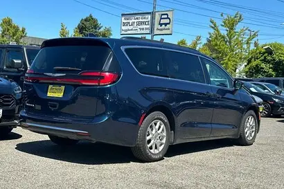 2022 Chrysler Pacifica Touring L photo 4