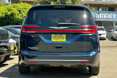 2022 Chrysler Pacifica Touring L photo 5