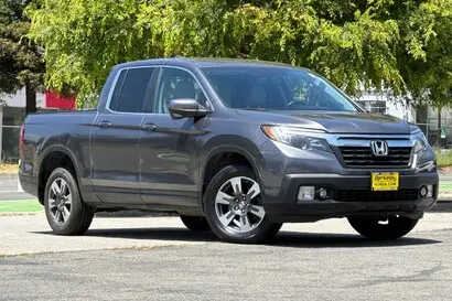 2017 Honda Ridgeline RTL-T AWD photo 2