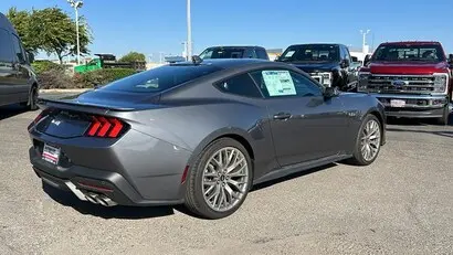 2026 Ford Mustang GT Premium Fastback photo 3