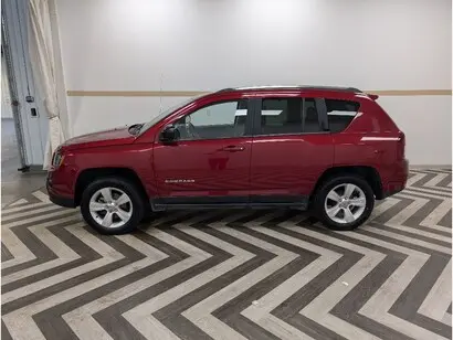 2014 Jeep Compass Sport photo 3