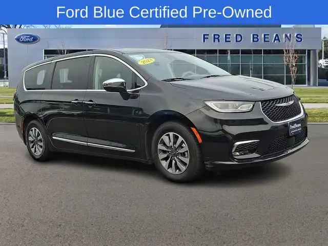 2023 Chrysler Pacifica Hybrid Limited Hybrid's photo