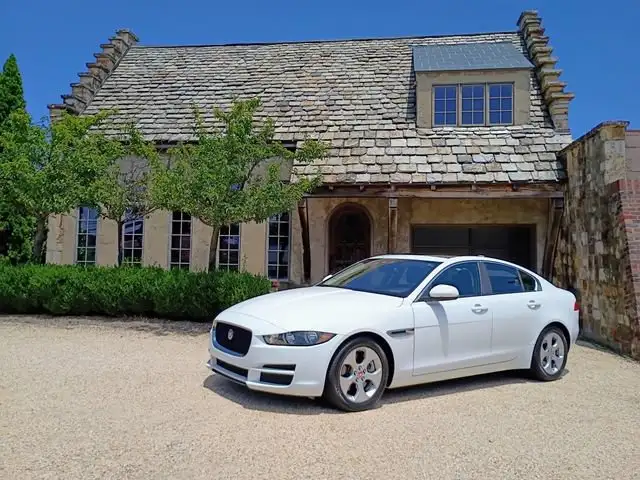 2017 Jaguar XE 25t's photo