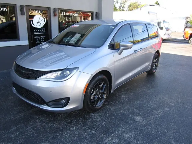 Vehicle Image 2