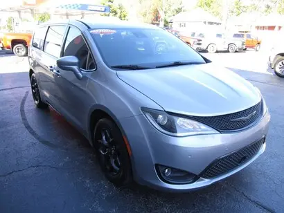 2019 Chrysler Pacifica Touring Plus photo 5
