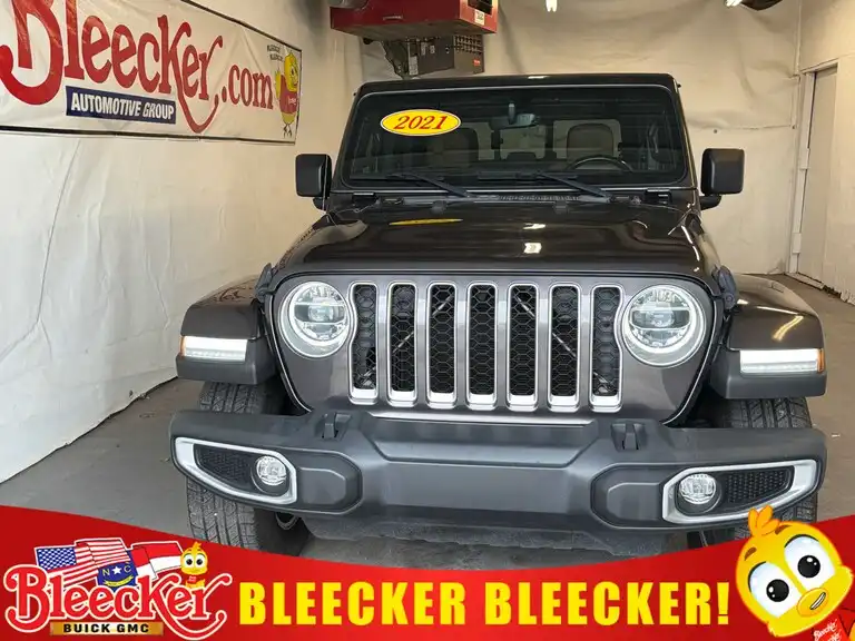 2021 Jeep Gladiator Overland's photo