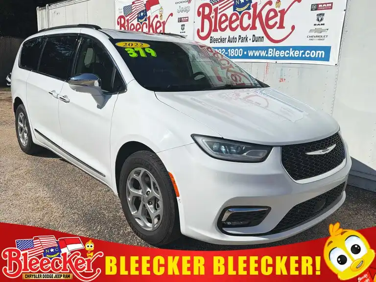 2022 Chrysler Pacifica Limited's photo