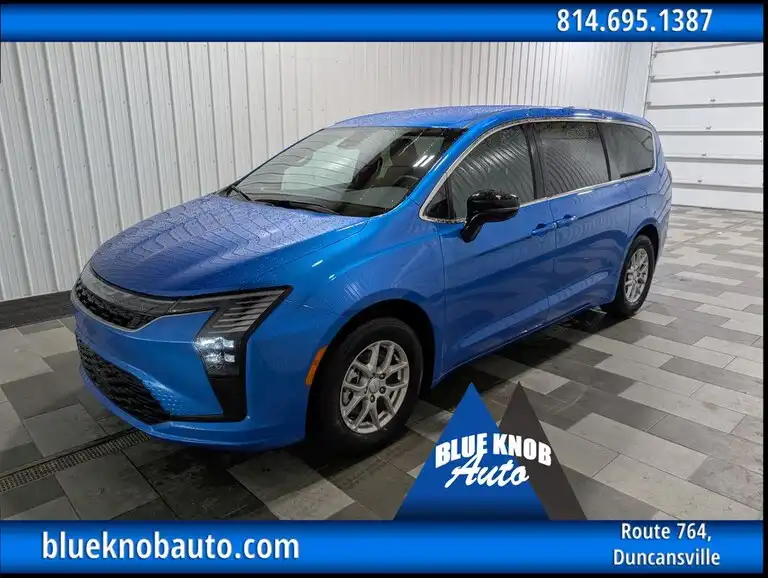 2027 Chrysler Pacifica Select Used 2027 Chrysler's photo
