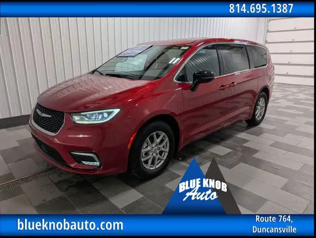 2025 Chrysler Pacifica Select's photo