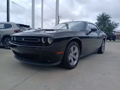 2016 Dodge Challenger SXT photo 3