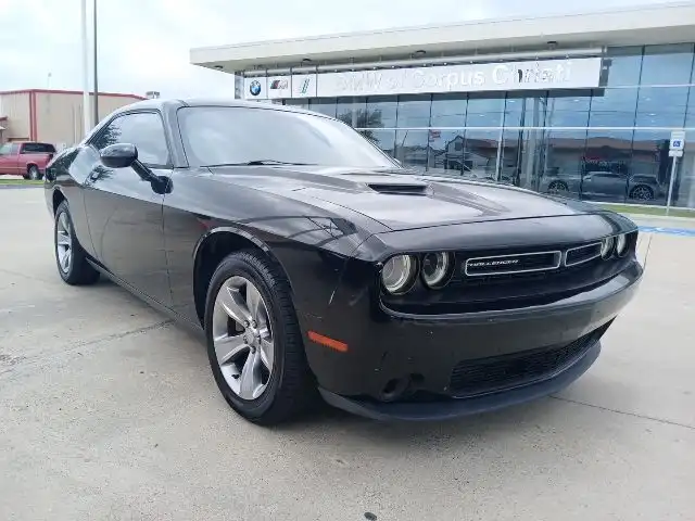 2016 Dodge Challenger SXT's photo
