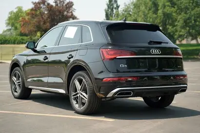 2024 Audi Q5 55 e Premium Plus photo 3
