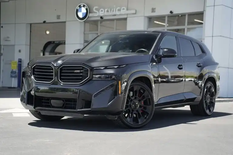 2025 BMW XM Base's photo