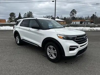 2023 Ford Explorer XLT 4WD photo 3