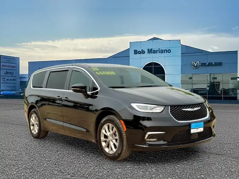 2026 Chrysler Pacifica Select AWD's photo