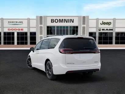 2027 Chrysler Pacifica Limited photo 3