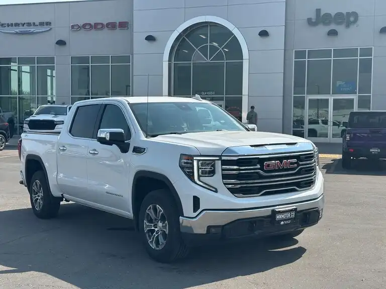 2025 GMC Sierra 4WD Crew Cab Short Box SLT's photo
