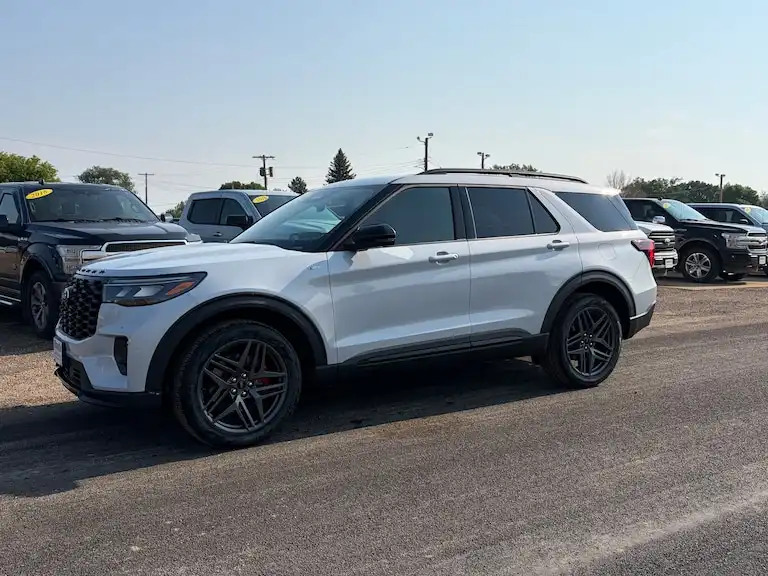 2026 Ford Explorer ST-LINE 4WD's photo