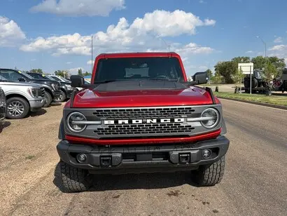2023 Ford Bronco Badlands 4WD photo 2