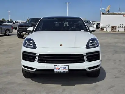2022 Porsche Cayenne Base photo 3