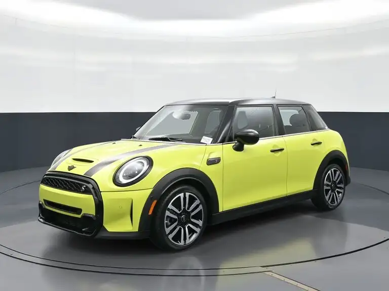 2023 MINI Hardtop Cooper S's photo