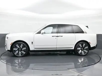 2027 Rolls-Royce Cullinan Base photo 3