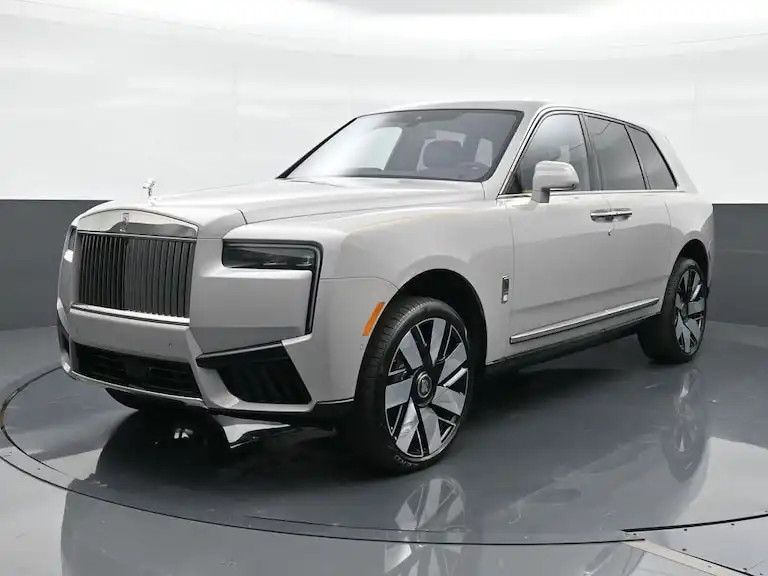 2027 Rolls-Royce Cullinan Base's photo