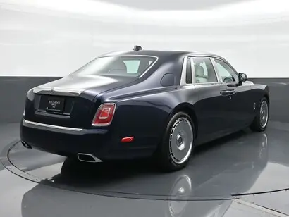2027 Rolls-Royce Phantom Base photo 2