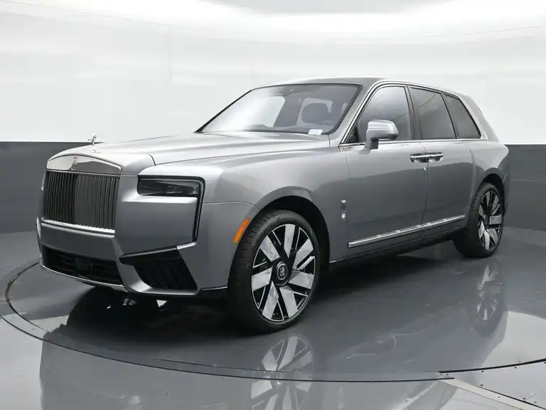 2027 Rolls-Royce Cullinan Base's photo