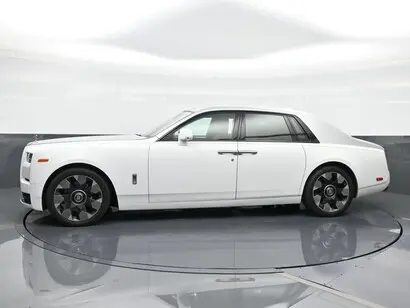 2023 Rolls-Royce Phantom Base photo 4