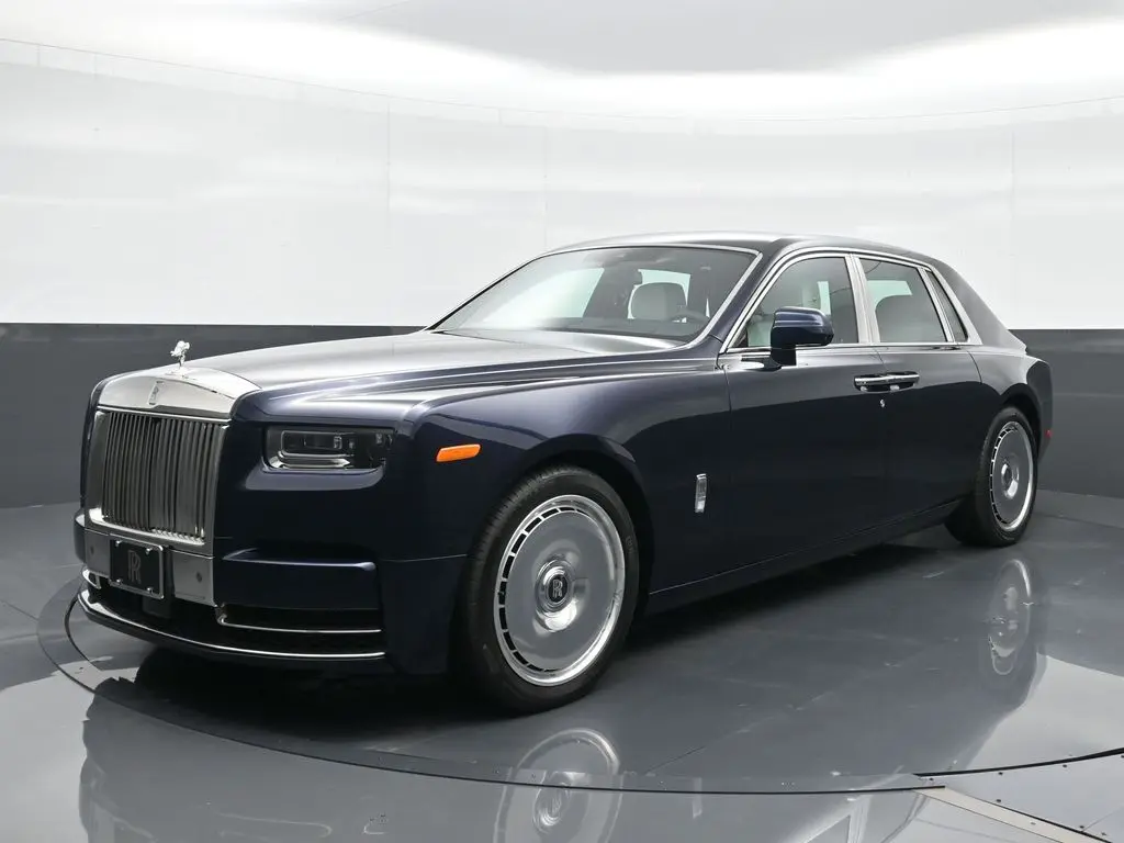 2027 Rolls-Royce Phantom Base photo 1