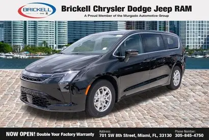 2027 Chrysler Pacifica Select photo 4